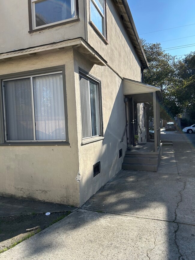 Building Photo - 1729 Ward St