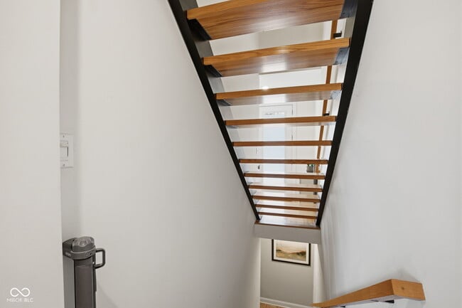 Building Photo - 228 E St Joseph St