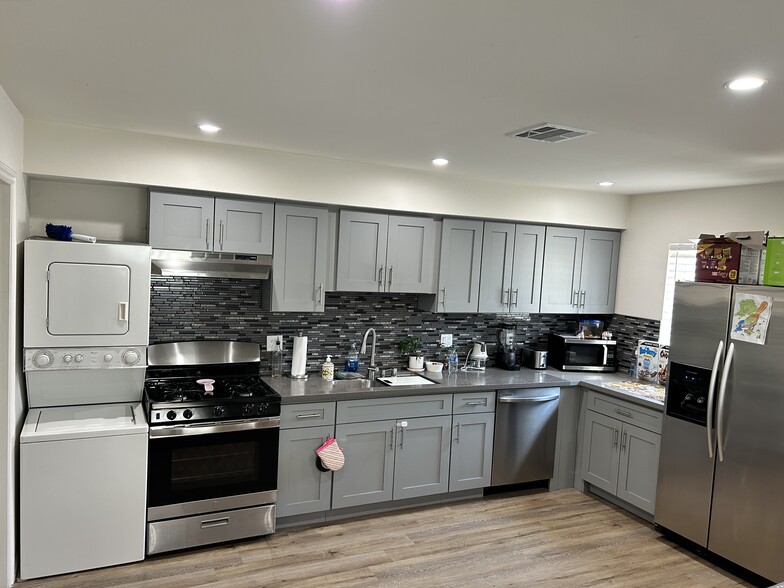 Building Photo - 6724 Nestle Ave