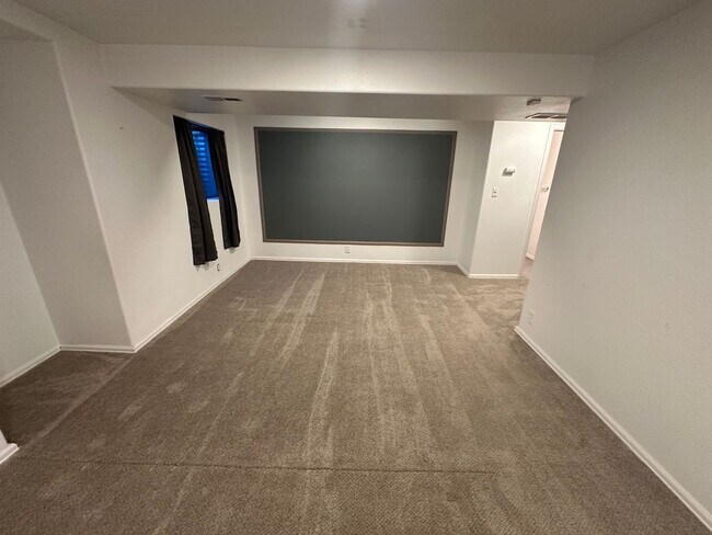 Building Photo - 4 Bed 4 Bath in Constitution Hills!!