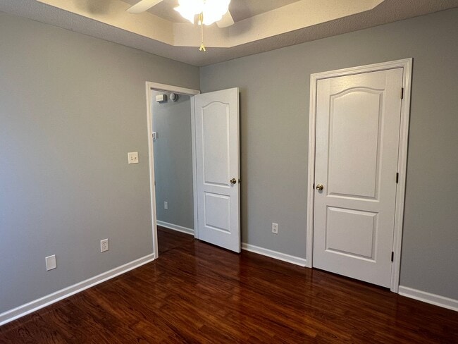 Building Photo - Absolutely Adorable Home Near Lake Joy Elementary