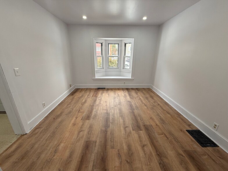 Building Photo - 114 Hawthorne Ave