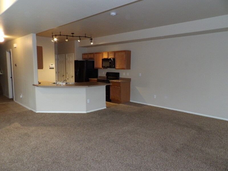Building Photo - 802 Red Thistle View