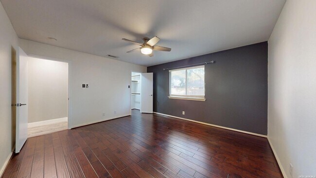 Building Photo - 1009 Crimson Cove Dr