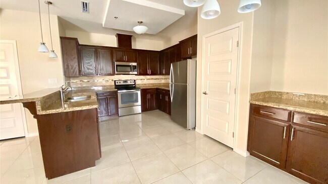 Building Photo - 1213 E Camellia Ave