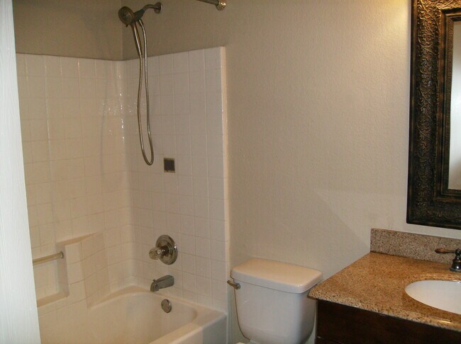 Building Photo - 414 Fleming St