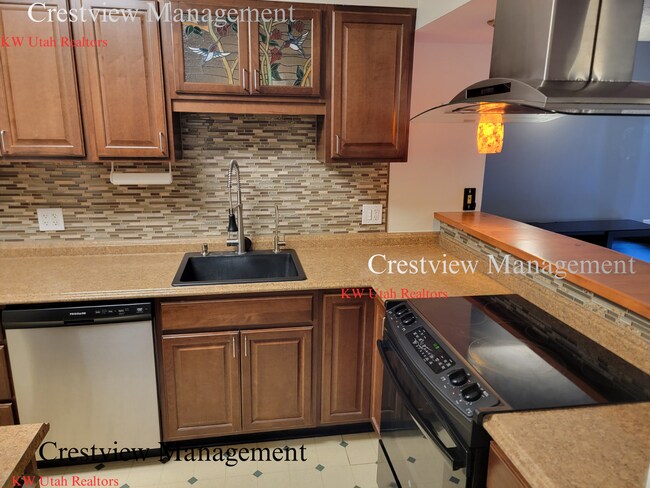 Building Photo - Broadway Condo