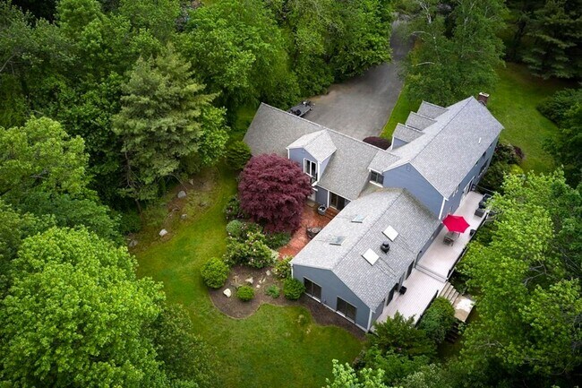 Building Photo - Stunning 3-Bedroom Home with Indoor Pool &...