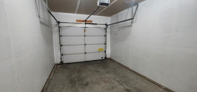 Building Photo - 1326 S Skyline Dr