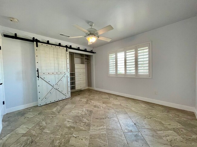 Building Photo - Beautifully Updated 3 Bedroom 2 Bathroom H...