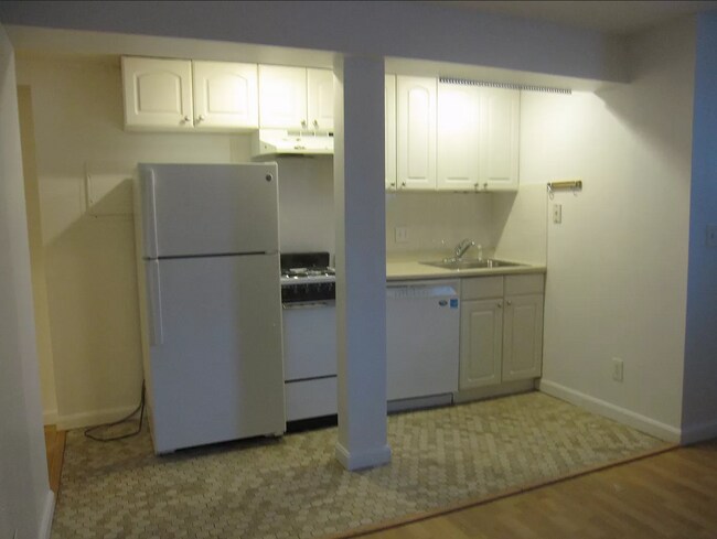 Primary Photo - 183 Strathmore Rd