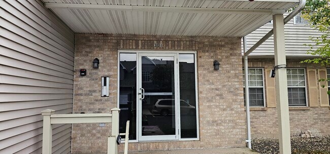 Building Photo - 301 Village Creek Dr
