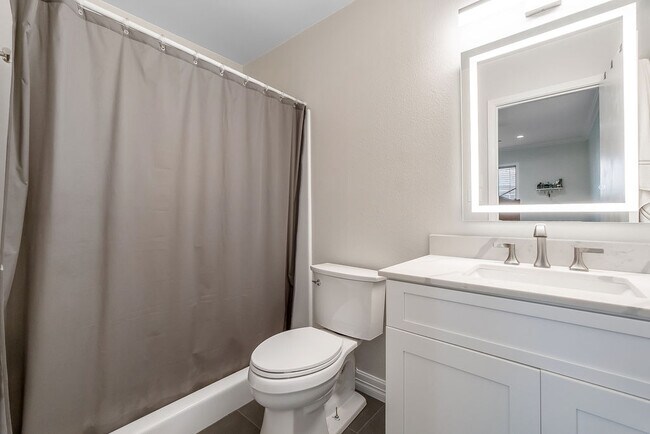 Master Bath - 127 Meadow Path Dr
