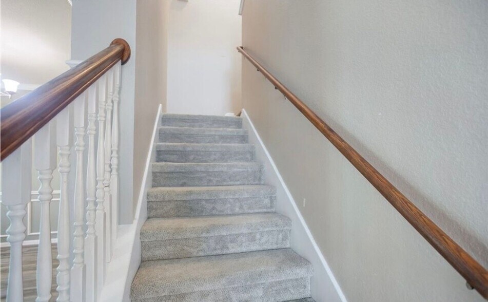 Building Photo - 308 Ponderosa Dr