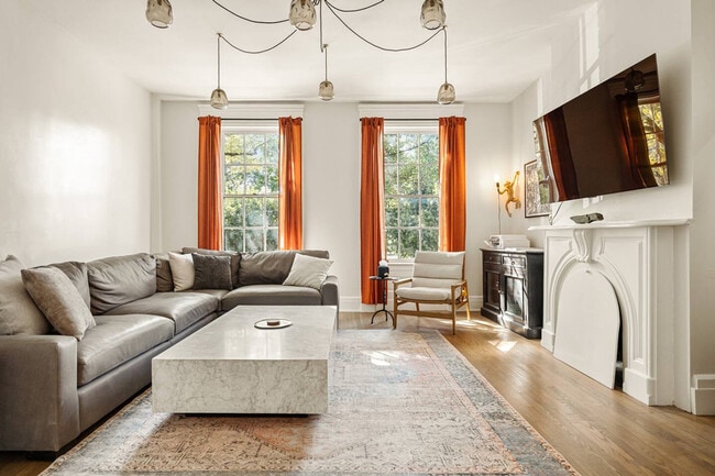 Building Photo - 1326 Broadway