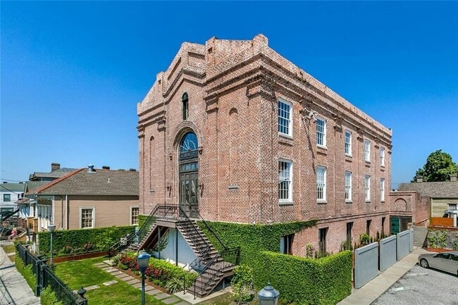 Building Photo - 709 Jackson