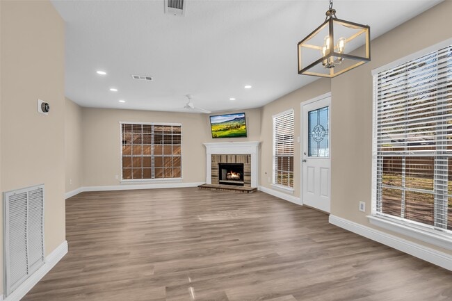 Building Photo - 6 Meadow Cove Dr