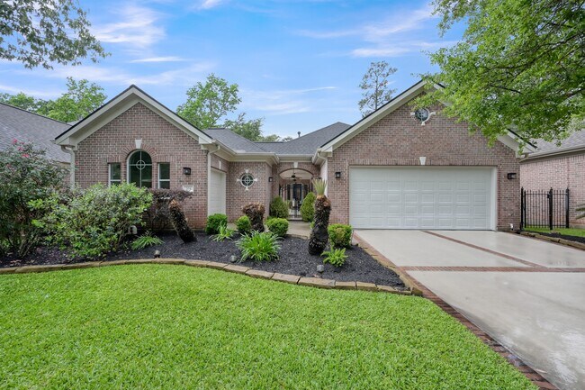 Building Photo - 204 W Pines Dr