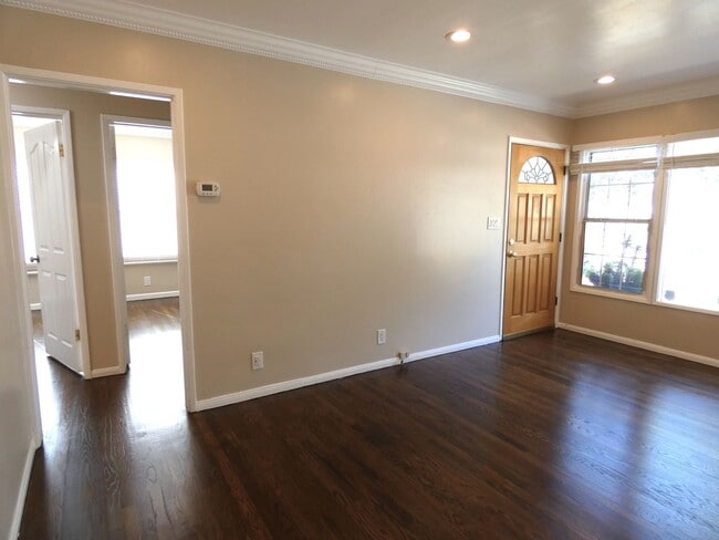 Building Photo - *Available NOW  in Lakewood!*