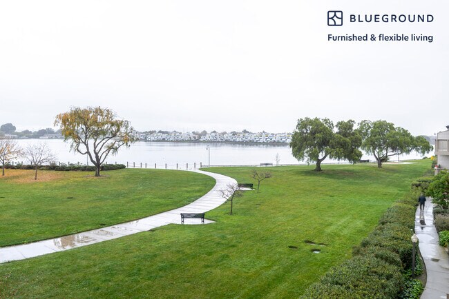 Building Photo - 950 E Hillsdale Blvd