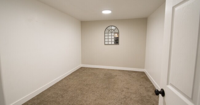 Building Photo - 1084 E 3400 N