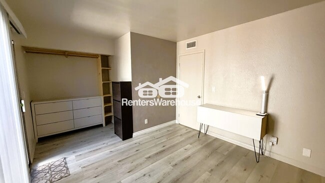 Building Photo - 6020 Carmen Blvd