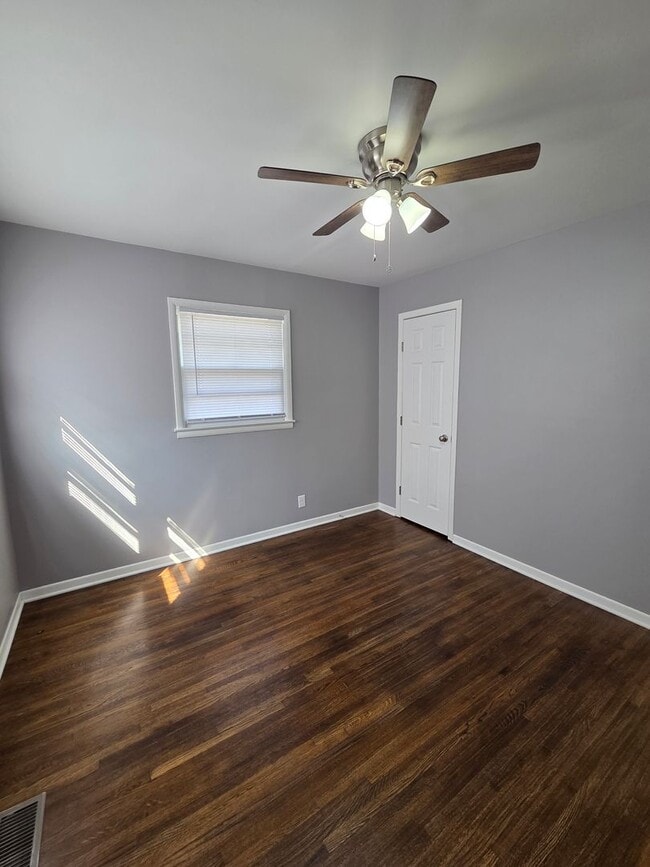 Building Photo - 1200 E Beaumont St