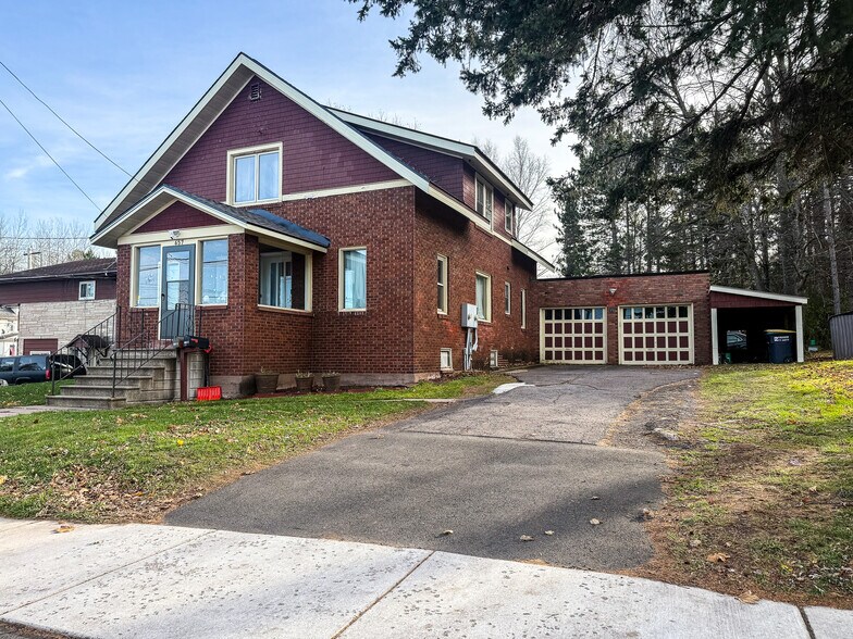 Building Photo - 657 Lake Ave