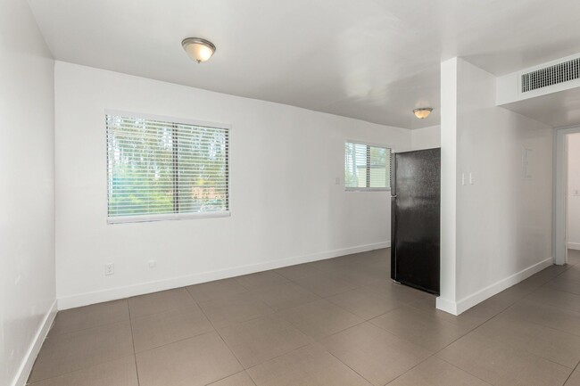 Building Photo - Upgraded One Bedroom, One Bathroom at 28 o...