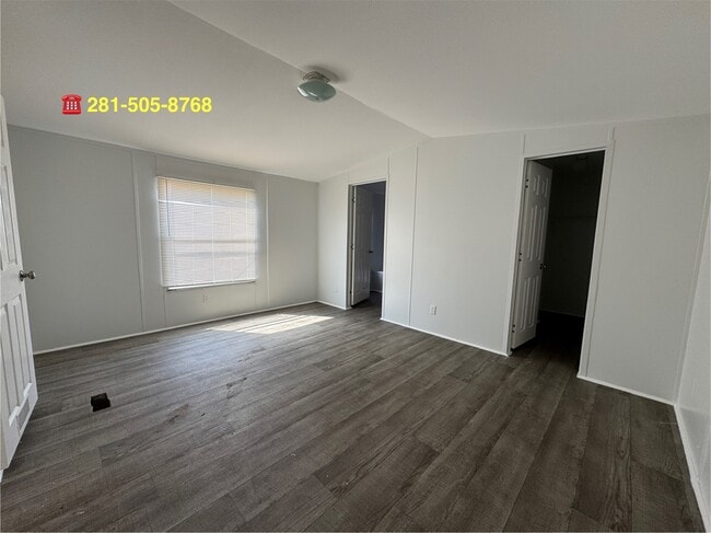 Building Photo - 16206 Wood Dr