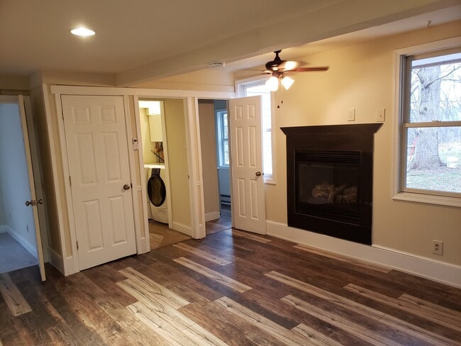 livingroom with fireplace - 1379 Wetherill Rd