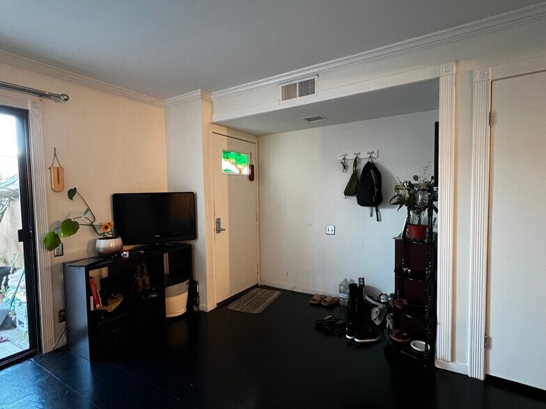 Building Photo - 25671 Le Parc