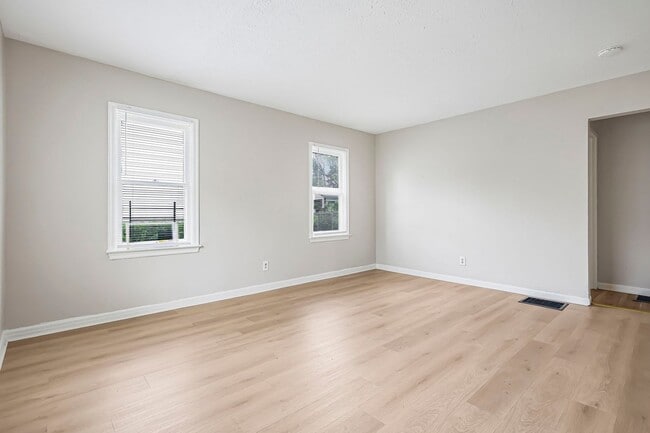 Building Photo - Newly Renovated - 3 Bed, 1.5 Bath Single-Family Home w/ Garage!!