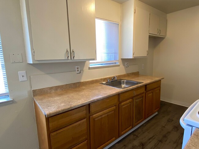 Building Photo - Spacious Two Bedroom Condo