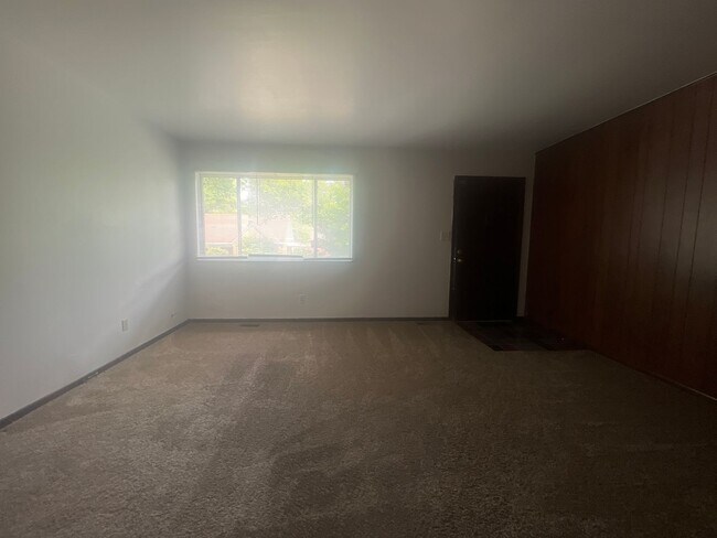 Building Photo - 145-149 Summers Street