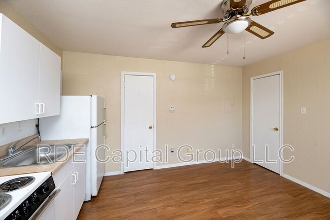 Building Photo - 4525 Columbia Ave