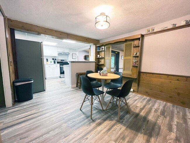 Building Photo - 3923 Bluestone Rd