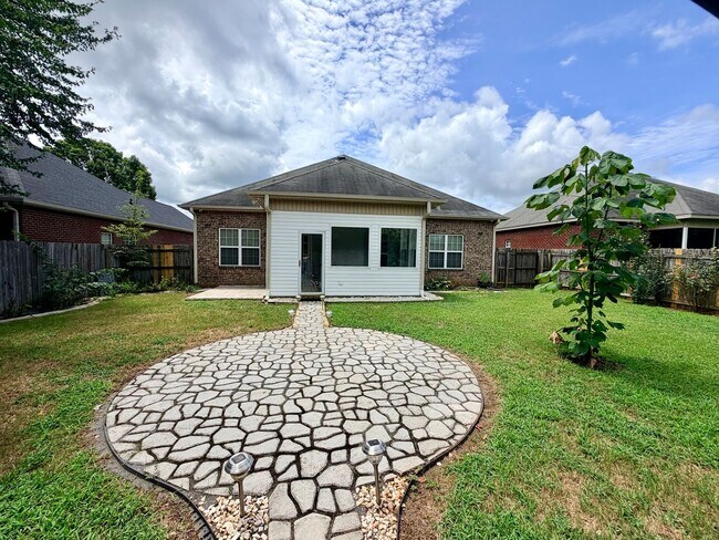 Building Photo - 705 Post Oak Way