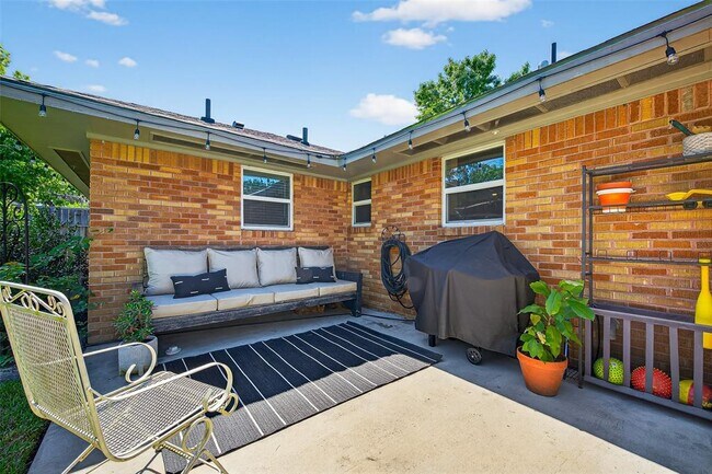 Building Photo - 4318 De Milo Dr