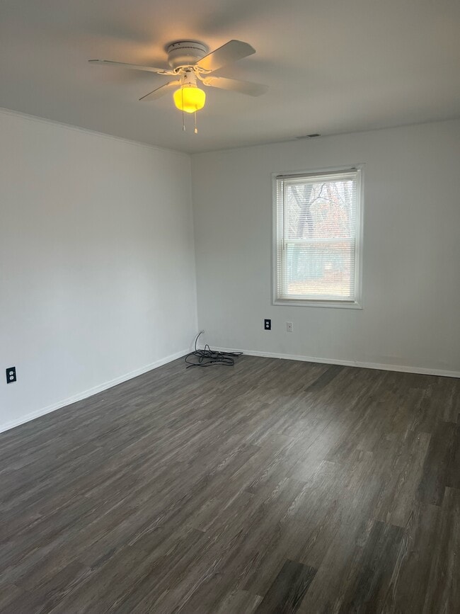 Building Photo - 609 N Stonestreet Ave