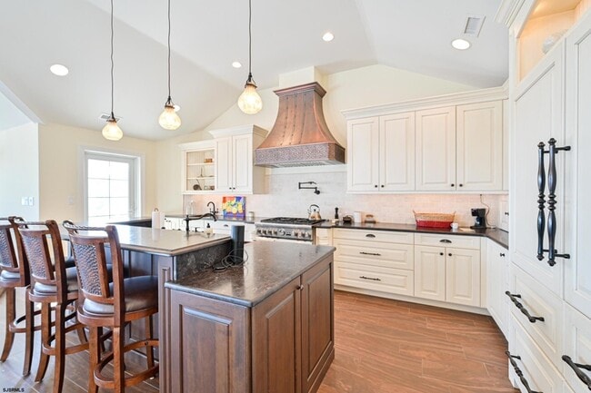 Building Photo - 400 17th St S