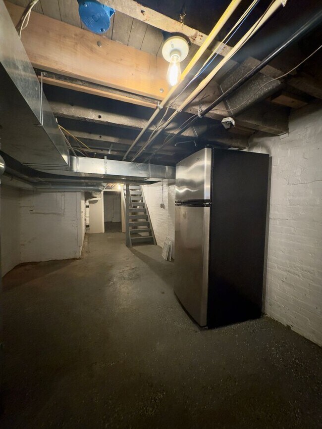 Building Photo - Inviting 3-Bedroom Single Family Townhome ...