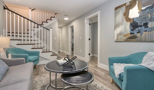 Building Photo - 15 W Bellflower St