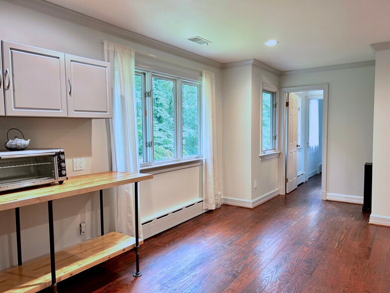 Building Photo - 10217 Cedar Pond Dr