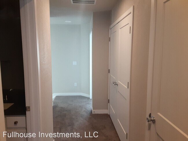 Building Photo - 8403-8459 W Hampden Ave