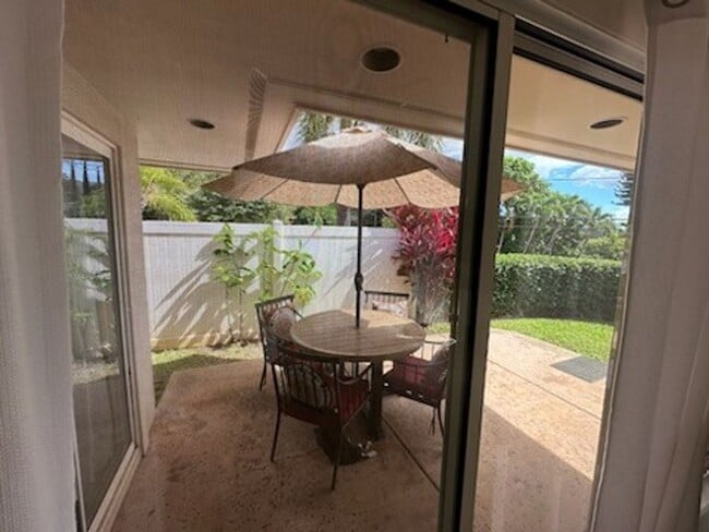 Building Photo - Maui Meadows- beautifully renovated 2-bedroom, 2-bath private cottage
