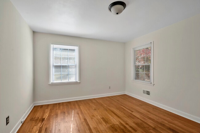 Building Photo - 2320 Dorety Pl