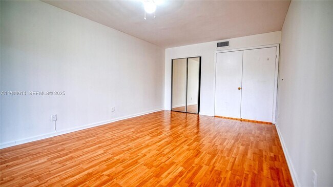 Building Photo - 11101 SW 15th Manor