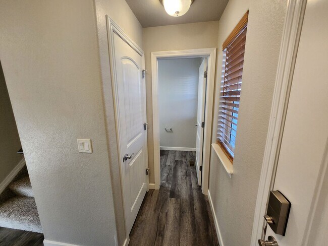 Building Photo - Newer 4 bedroom in The Vistas at Meridian Ranch