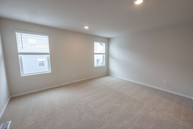 Building Photo - 3 bedroom home in Ridgefield w/ AC - Built in 2024